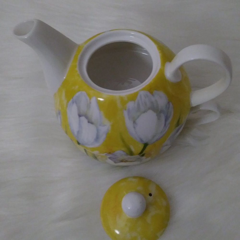 SOLD SOLD Teapot and Cup Tea for One Set Yellow - Picture 16 of 16